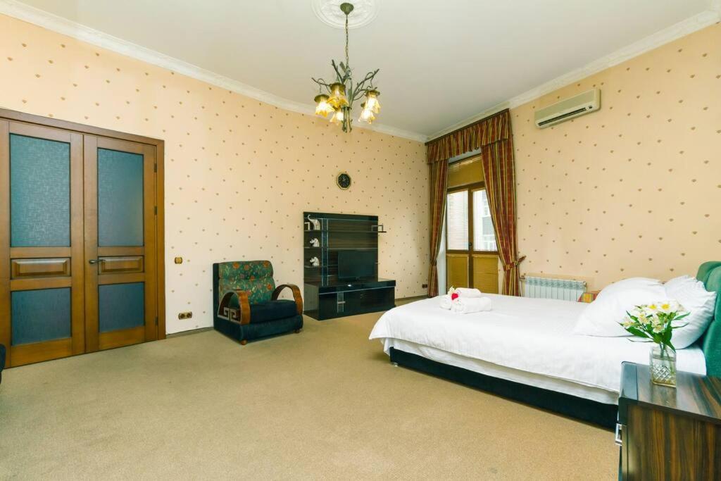 Apartment With View On Inpedendence Square Khreshchatyk Kiev Exteriör bild